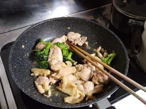 鶏もも肉ときのことブロッコリーの中華風炒め